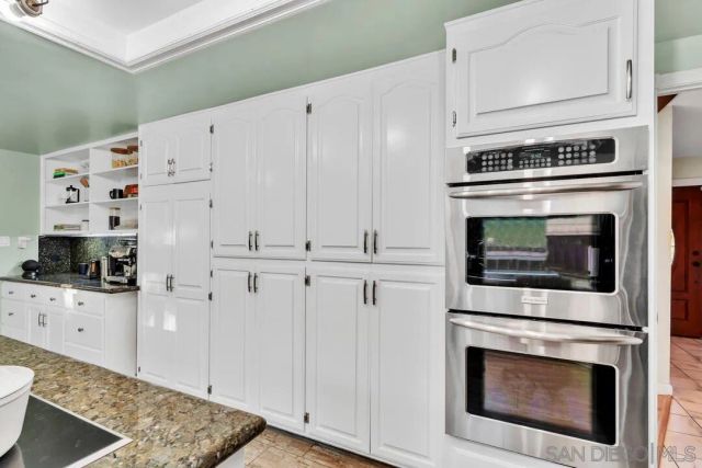 2460 Reill View Dr, Escondido, CA 92025