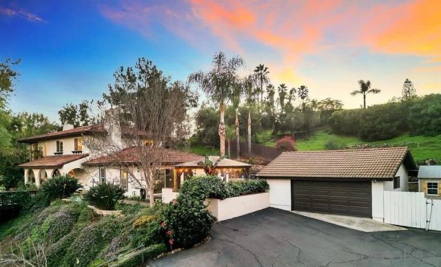 2460 Reill View Dr, Escondido, CA 92025