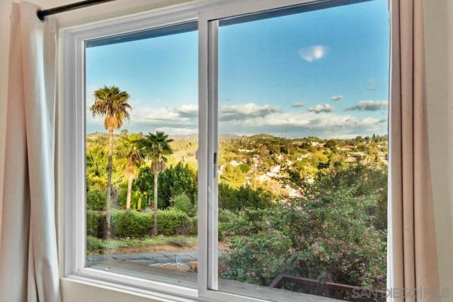 2460 Reill View Dr, Escondido, CA 92025