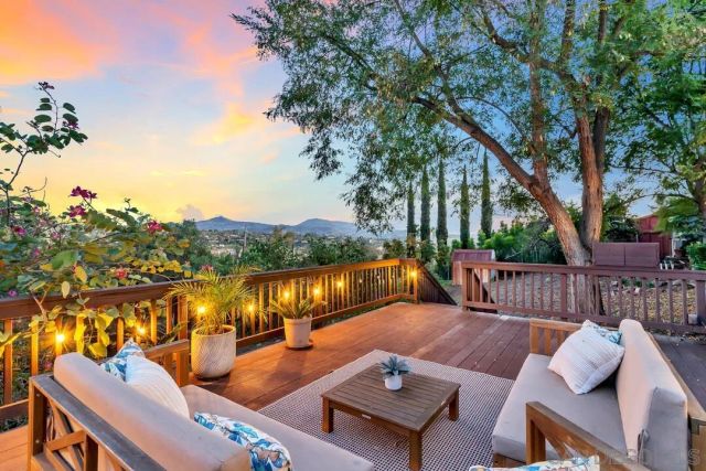 2460 Reill View Dr, Escondido, CA 92025