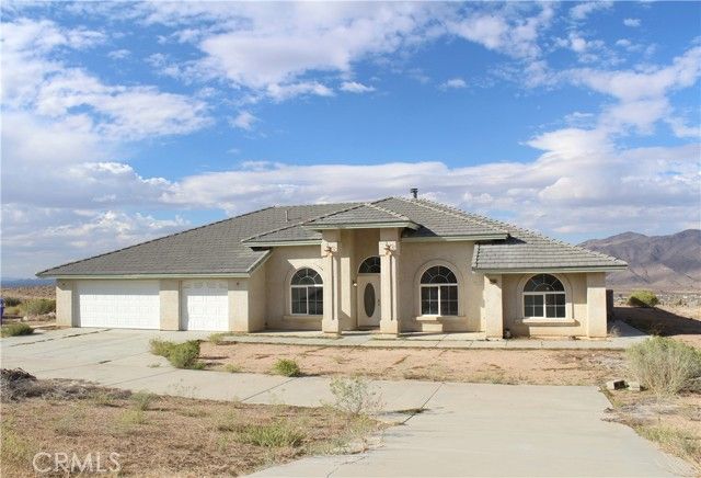 26180 Horizon Street, Apple Valley, CA 92308