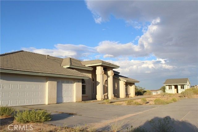 26180 Horizon Street, Apple Valley, CA 92308