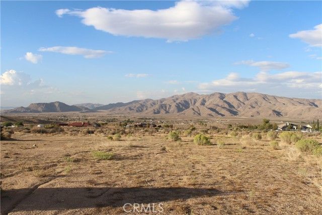 26180 Horizon Street, Apple Valley, CA 92308