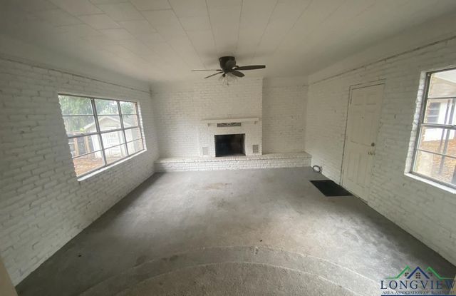 207 S Sun Camp, White Oak, TX 75693