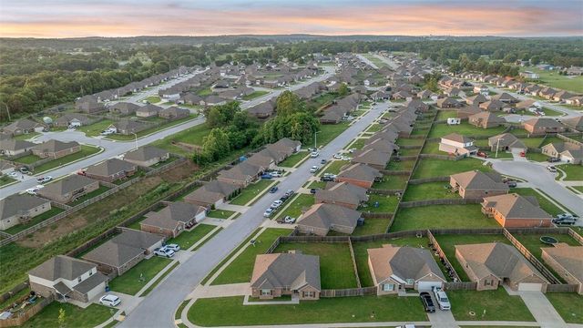2104 Misti Woods Street, Gentry, AR 72734