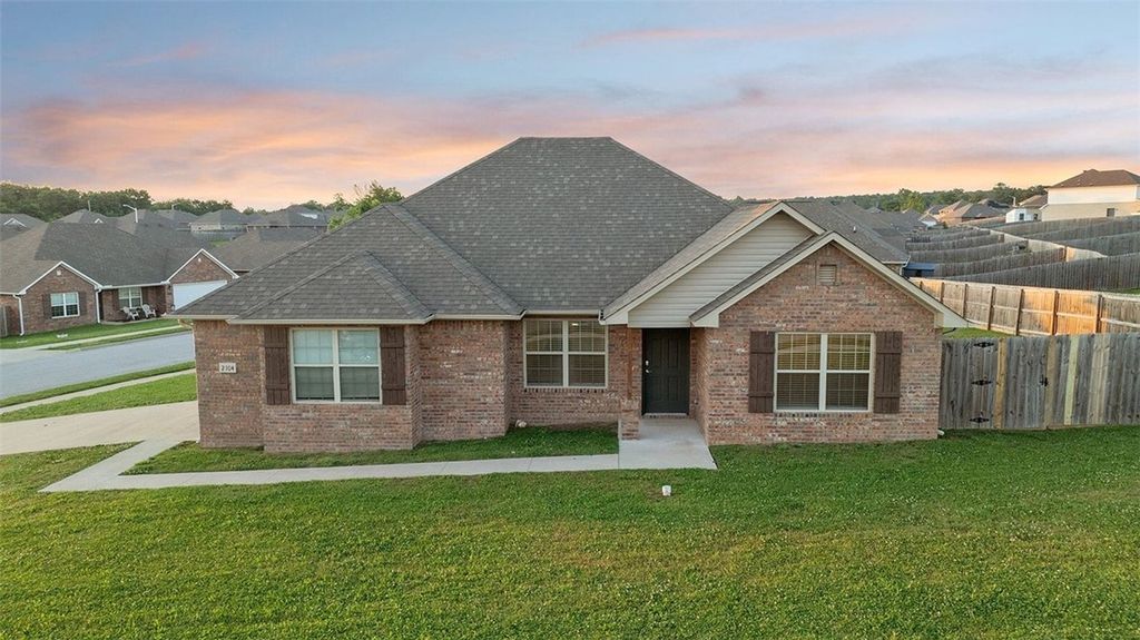 2104 Misti Woods Street, Gentry, AR 72734