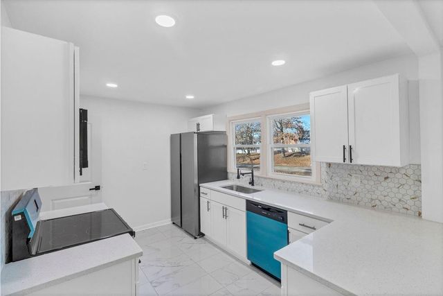 1223 W 32nd Street, Independence, MO 64055