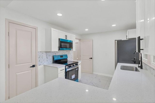 1223 W 32nd Street, Independence, MO 64055