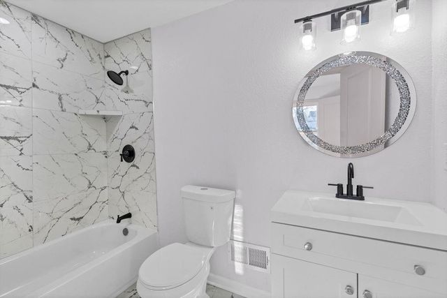 1223 W 32nd Street, Independence, MO 64055