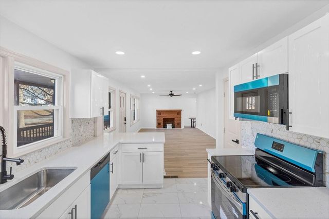 1223 W 32nd Street, Independence, MO 64055