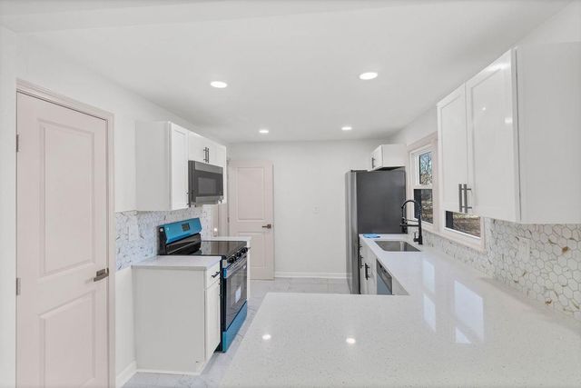 1223 W 32nd Street, Independence, MO 64055