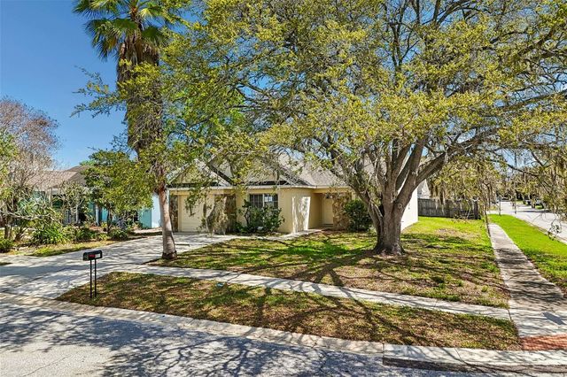 8301 IBERIA PLACE, Tampa, FL 33637