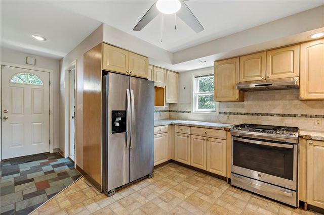 813 South Road, South Kingstown, RI 02879