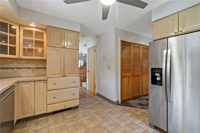 813 South Road, South Kingstown, RI 02879