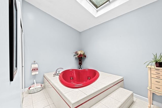 15 Nonantum Rd, Plymouth, MA 02360