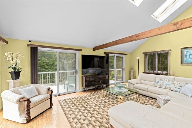 15 Nonantum Rd, Plymouth, MA 02360