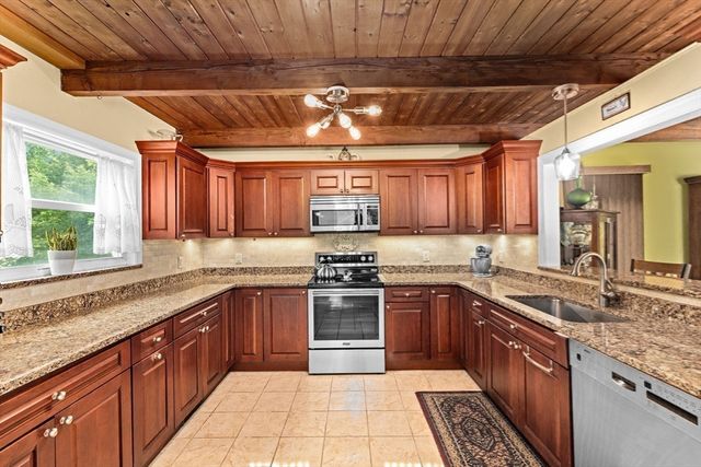 15 Nonantum Rd, Plymouth, MA 02360