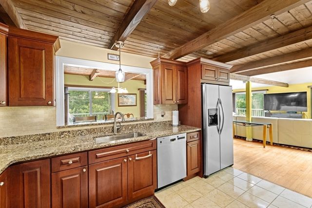 15 Nonantum Rd, Plymouth, MA 02360