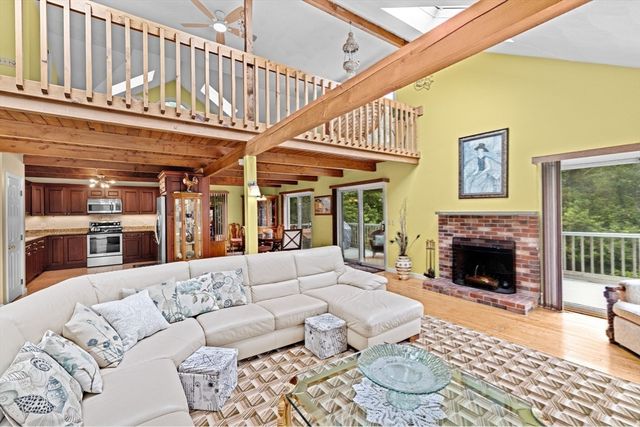 15 Nonantum Rd, Plymouth, MA 02360