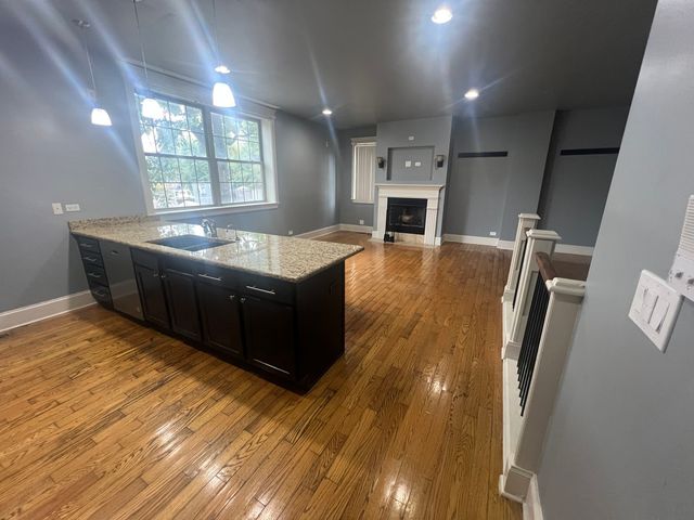 4956 S Vincennes Avenue 1W, Chicago, IL 60615