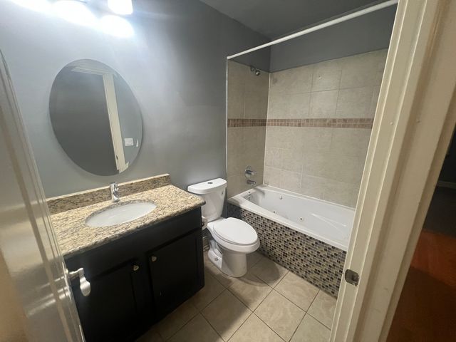 4956 S Vincennes Avenue 1W, Chicago, IL 60615