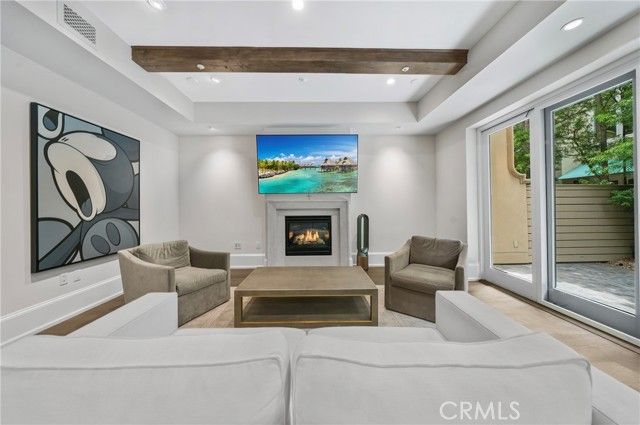 823 S Bundy Drive 110, Los Angeles, CA 90049