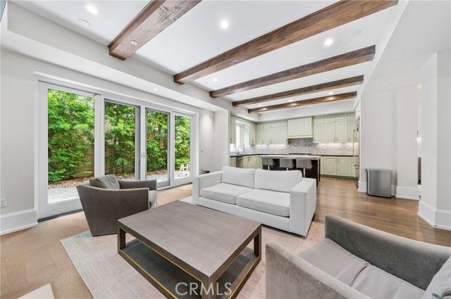 823 S Bundy Drive 110, Los Angeles, CA 90049