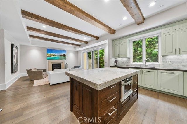 823 S Bundy Drive 110, Los Angeles, CA 90049