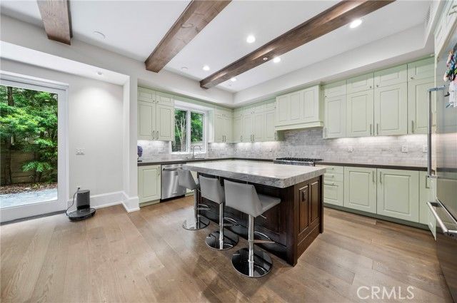 823 S Bundy Drive 110, Los Angeles, CA 90049