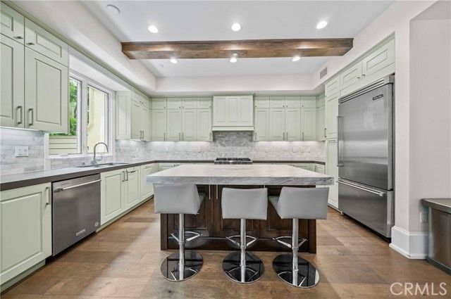 823 S Bundy Drive 110, Los Angeles, CA 90049