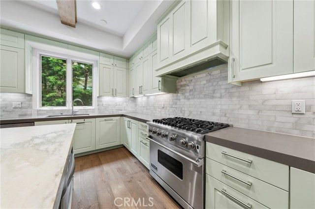 823 S Bundy Drive 110, Los Angeles, CA 90049