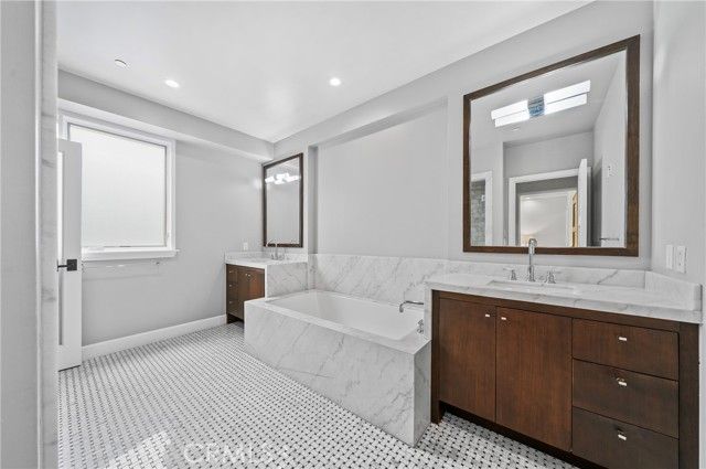 823 S Bundy Drive 110, Los Angeles, CA 90049