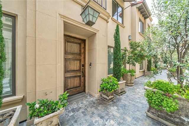 823 S Bundy Drive 110, Los Angeles, CA 90049