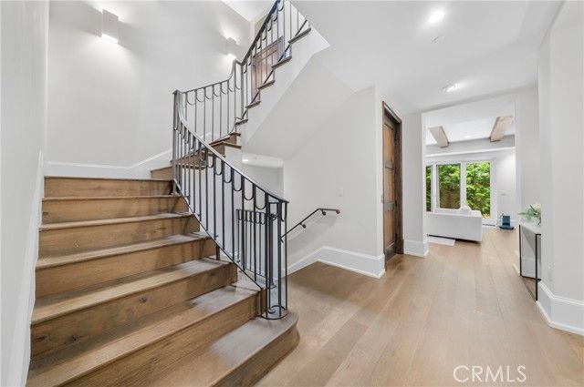 823 S Bundy Drive 110, Los Angeles, CA 90049