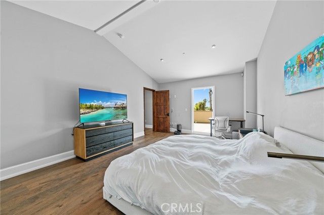 823 S Bundy Drive 110, Los Angeles, CA 90049