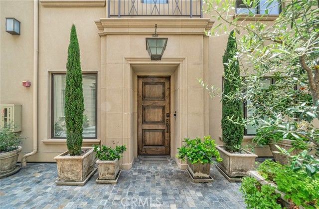 823 S Bundy Drive 110, Los Angeles, CA 90049