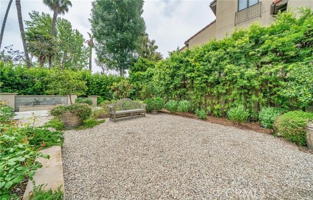 823 S Bundy Drive 110, Los Angeles, CA 90049