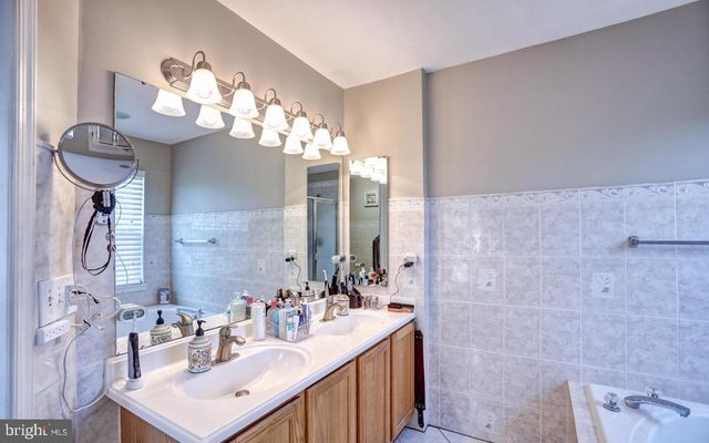 102 CAGNEY TER SE, Leesburg, VA 20175