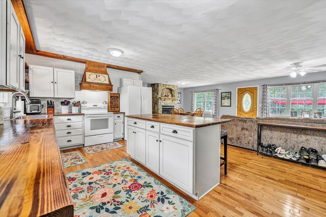 2187 WEBSTER RD, Glade Hill, VA 24092