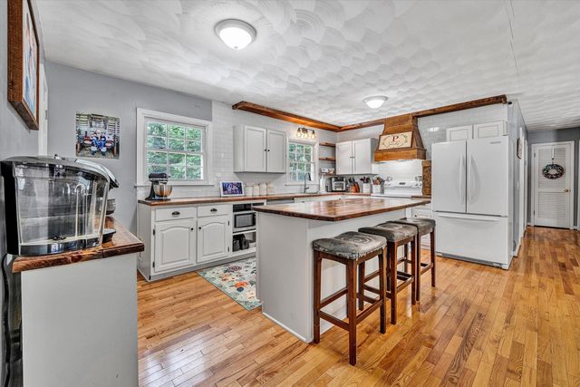 2187 WEBSTER RD, Glade Hill, VA 24092