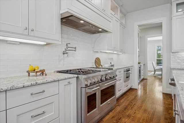 1802 Wakefield Drive, Houston, TX 77018