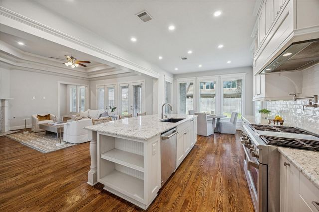 1802 Wakefield Drive, Houston, TX 77018