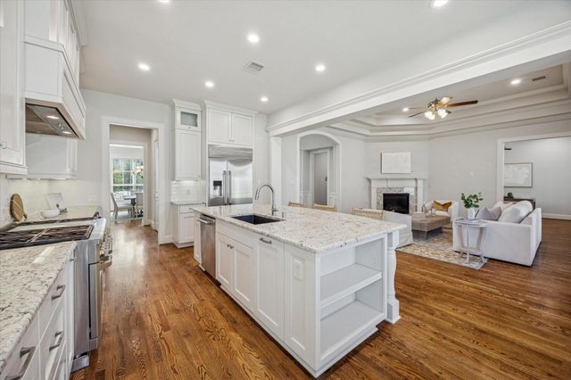 1802 Wakefield Drive, Houston, TX 77018