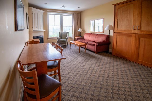 448 Qtr. I V Jackson Gore Inn, Ludlow, VT 05149