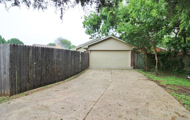 1103 Hemlock Court, Desoto, TX 75115