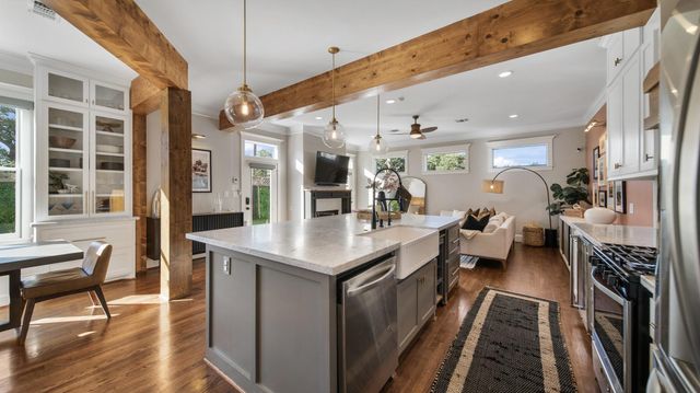 117 W 13th Street, Houston, TX 77008