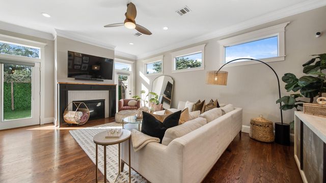 117 W 13th Street, Houston, TX 77008