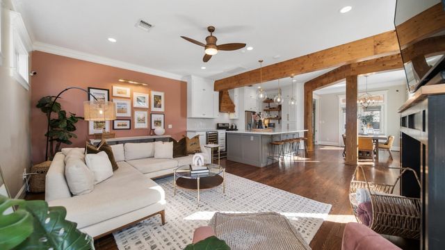 117 W 13th Street, Houston, TX 77008