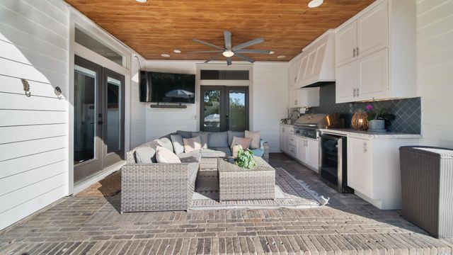 117 W 13th Street, Houston, TX 77008