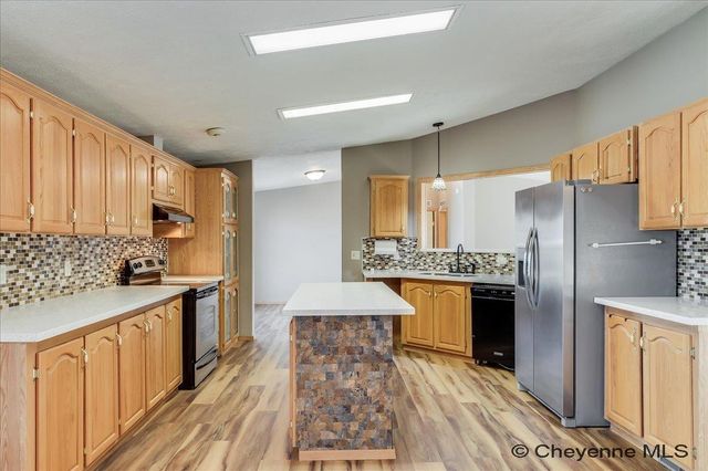 802 OWL CREEK AVE, Cheyenne, WY 82007